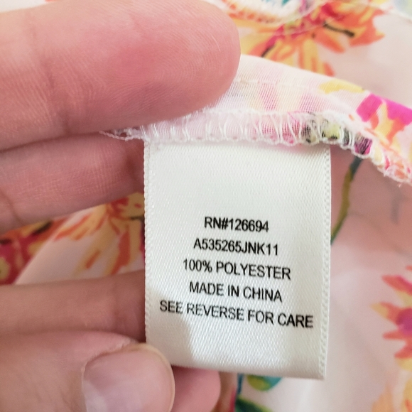 LIVE TO BE SPOILED FLORAL KIMONO SIZE SMALL - Picture 3 of 7